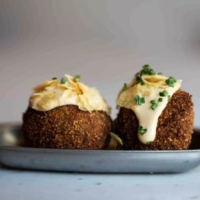 LE CROQUETTE DE CARRILLERAS Y MIEL