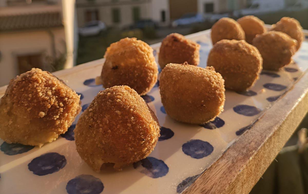 Croquetas de Bacalao y Piñones (6 unidades)